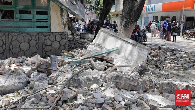 Facebook dan Apple menyatakan duka mendalam dan menyumbangakan US$1 juta (sekitar Rp15 miliar) untuk korban gempa Sulawesi Tengah.