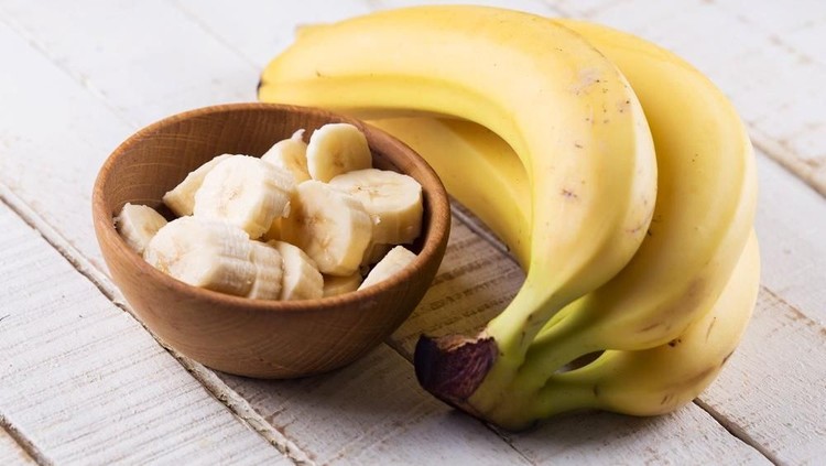Pisang merupakan buah yang sangat bermanfaat. Selain diperuntukan untuk diet, ternyata si kuning ini juga mempunyai manfaat bagi kesehatan.