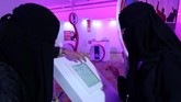 FOTO: Arab Saudi Gelar Bursa Kerja Khusus Perempuan Arab Saudi berusaha menggenjot tenaga kerja wanita mereka dari 22 persen jadi 30 persen pada 2030, untuk itu mereka menggelar bursa kerja khusus perempuan.