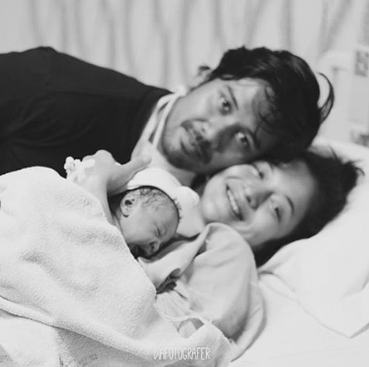 <p>Bahagia selalu Ayah Chicco, Bunda Putri dan Baby Suri. (Foto: Instagram Chicco Jerikho).</p>