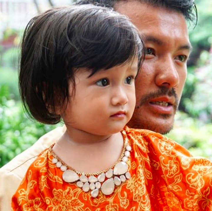 <p>Banyak yang bilang Salma Jihane fotokopian Ayah Rio nih. He-he-he. (Foto: Instagram/ @riodewanto)  </p>