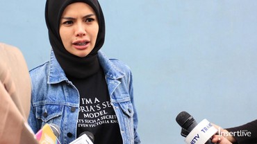img-title Unggah Foto Tak Berhijab, Nikita Mirzani Tuai Kontroversi
