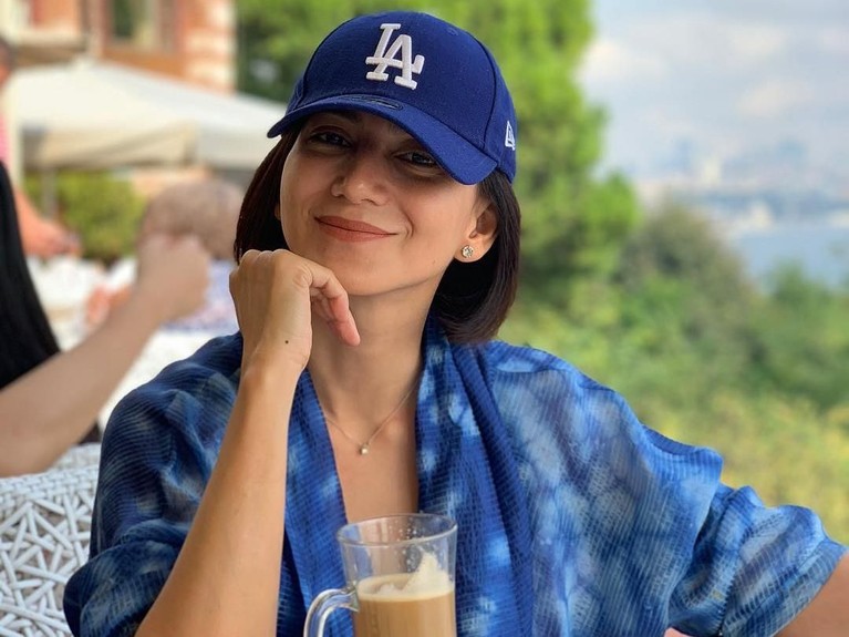 Masuki Usia Tua, 5 Wajah Artis Ini Tak Menua Meski usia terus bertambah, namun wajah dari sederet artis ini seakan tidak pernah tua. Bahkan pesona mereka semakin terpancar diusia tuanya.