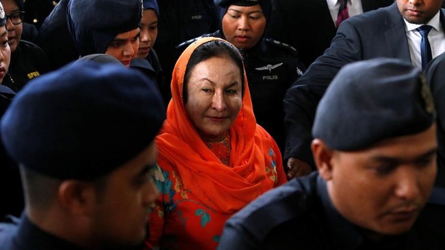 Pengadilan Malaysia menetapkan uang jaminan setara Rp7,3 miliar untuk membebaskan Rosmah Mansor, istri mantan PM Najib Razak, setelah dijatuhi 17 dakwaan.