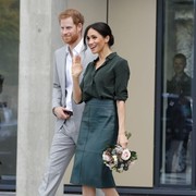 Get The Look: Outfit ke Kantor dengan Leather Skirt ala Meghan Markle