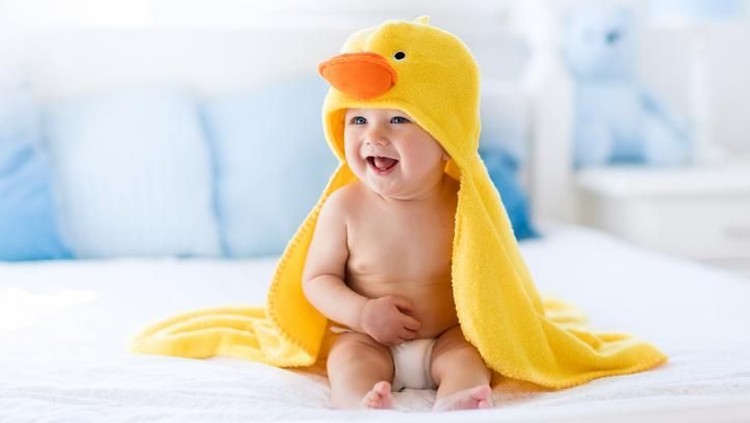Ingin memberikan nama anak dengan makna cerdas dan bijak, Bun? Yuk pantau 25 nama anak yang bermakna cerdas dan bijak ini.