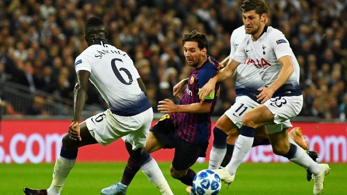 FOTO: 'Magi' Messi Bawa Barcelona Kecundangi Tottenham
