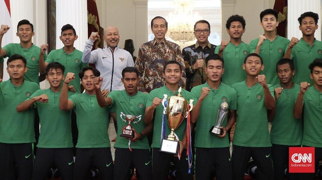 Presiden Joko Widodo berpesan kepada Timnas Indonesia U-16 untuk menjaga gaya hidup sehingga bisa berprestasi di level Timnas Indonesia U-19 sampai ke senior.