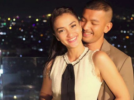 Kemesraan Atiqah Hasiholan dan Rio Dewanto dalam Bingkai Foto