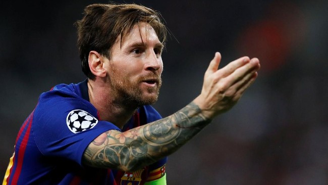 Bintang Barcelona Lionel Messi merespons ajakan bomber Juventus, Cristiano Ronaldo untuk merumput ke Liga Italia Serie A.