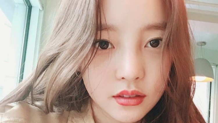 Bintang K-Pop Goo Hara meninggal dunia di kediamannya. Selain punya riwayat depresi, ternyata kehidupan Goo Hara sudah keras sejak kecil.