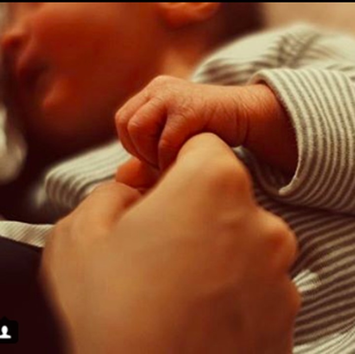 <p>Putri Marino berkata pada gadis kecilnya Surniala perjalanan mereka baru saja dimulai. Aih, so sweet banget ya ungkapan cinta Putri pada Baby Suri. (Foto: Instagram Putri Marino)</p>