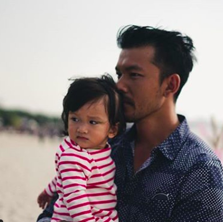 <p>Pasang pose memandang kayak gini pun mereka mirip. (Foto: Instagram/ @riodewanto)  </p>