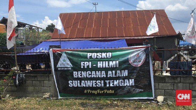 FPI identik dengan tudingan organisasi garis keras. Padahal FPI juga menempuh misi kemanusiaan dengan terjun ke daerah bencana membantu korban.