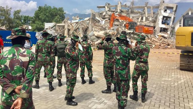 Jokowi Berterima Kasih TNI Sigap Bantu Korban Bencana