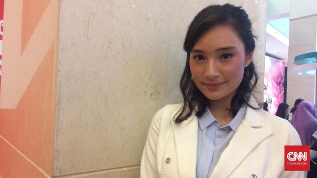 Tak pernah lepas dari make up membuat Tatjana Saphira getol membersihkan wajahnya. Hal itu membuat kulitnya terus bercahaya.