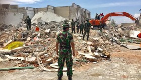 TNI Temukan Uang Rp1 Miliar Saat Evakuasi Desa Jono Oge Sigi