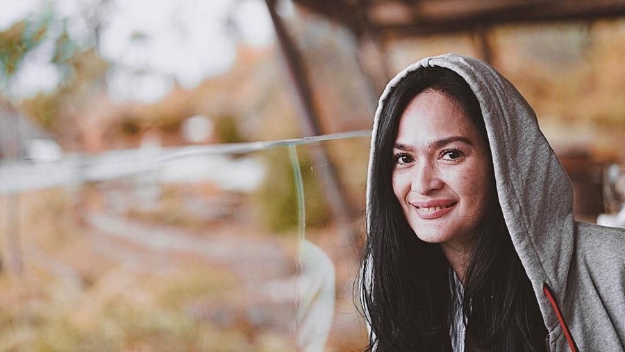 Simak lima nenek terseksi yang awet muda meski sudah punya cucu.
