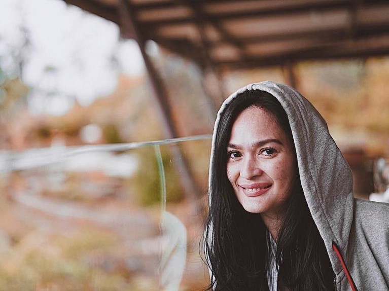 Masuki Usia Tua, 5 Wajah Artis Ini Tak Menua Meski usia terus bertambah, namun wajah dari sederet artis ini seakan tidak pernah tua. Bahkan pesona mereka semakin terpancar diusia tuanya.
