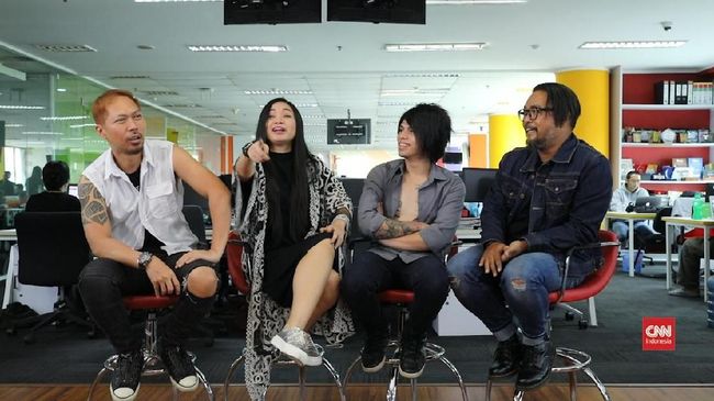 Mempertahankan eksistensi bukanlah hal mudah. Cokelat telah mengalaminya sejak 23 tahun lalu, namun kini mereka bersiap merilis album baru.