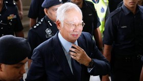 Mantan PM Malaysia Najib Duduk Hingga Tiga Jam Selama Sidang