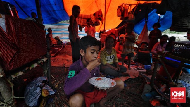 BNPB mengungkapkan jumlah pengungsi akibat gempa dan tsunami di Palu, Sulawesi Tengah saat ini sebanyak 62.359 orang yang tersebar di 147 titik.