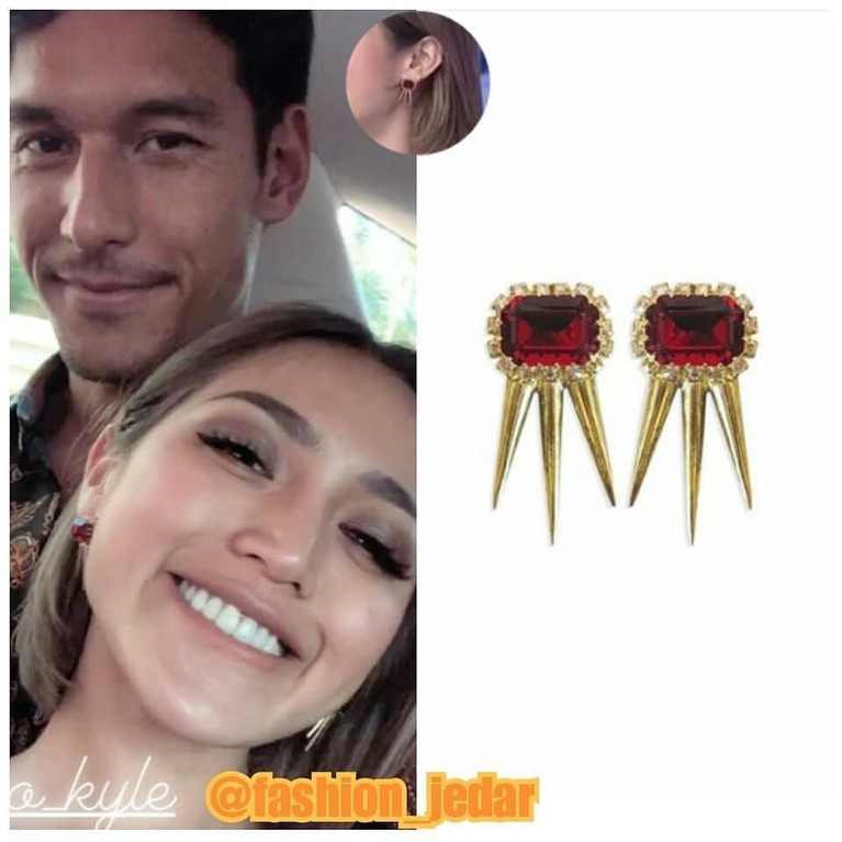 Koleksi Anting Jessica Iskandar, dari yang Murah Hingga Mahal Dijuluki sebagai artis sosialita, Jesica Iskandar atau Jedar, kerap mengenakan barang mewah. Seperti koleksi anting yang dibanderol harga murah hingga mahal.