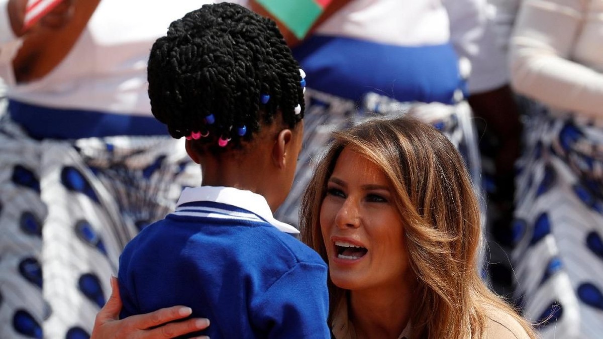 FOTO: Dekap Melania Trump untuk Anak-anak Afrika