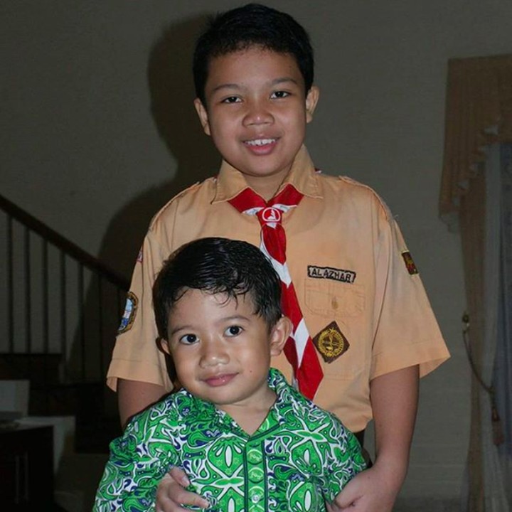 <p>Kata Sutopo, inilah ketika dua jagoannya masih kecil. Sekarang si jagoan sudah tidak mau digendong dan diajak main, Bun. He-he-he. /Foto: Instagram Sutopo Purwo Nugroho</p>