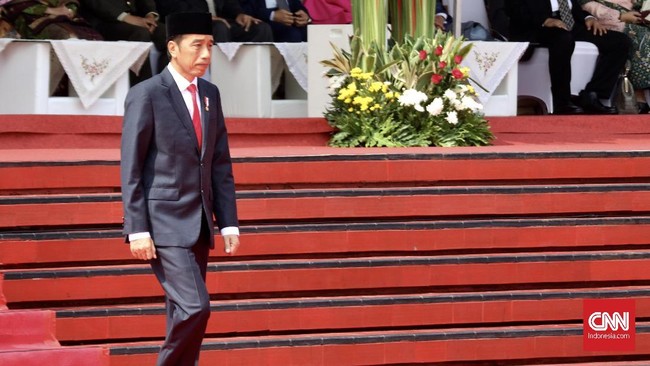 Presiden Joko Widodo menyempatkan untuk membaca puisi saat membuka kegiatan Our Ocean Conference kelima yang digelar pada 29-30 Oktober di Nusa Dua, Bali.