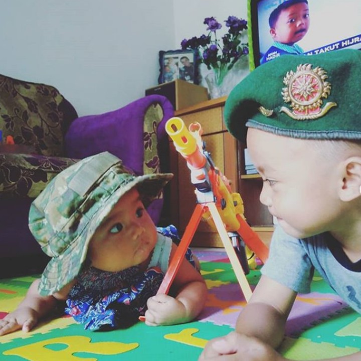 <p>Menggemaskan banget sih kakak adik yang satu ini. (Foto: Instagram @isukmariana)</p>