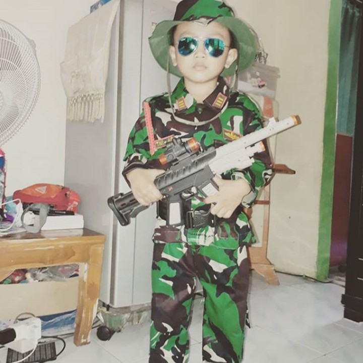 <p>Sudah gagah belum, Bun? (Foto: Instagram @ifanjafarsidik)</p>