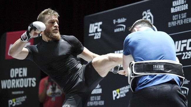 Petarung UFC asal Republik Irlandia Conor McGregor mulai melatih putranya, Conor Jack McGregor Jr, untuk menjadi petarung.