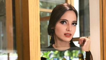 img-title Bahagianya Nia Ramadhani Dapat Kado Ponsel Mewah dari Mertua