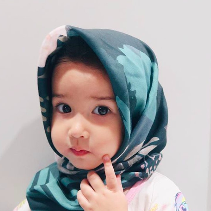 <p>Wah, pakai kerudung kayak gini penampilan Seraphina tambah cute. (Foto: Instagram @yaswildblood)</p>