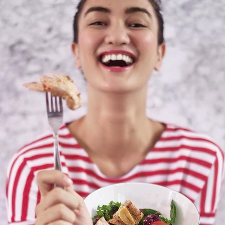 <p>Makan sehat juga jadi me time-nya Atiqah Hasiholan. Wah lagi makan apa Bunda Atiqah? (Foto: Instagram @atiqahhasiholan)<br /><br /></p>