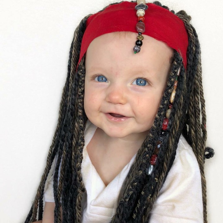 <p>Ini dia Jack Sparrow cilik dari film 'Pirates of the Caribbean', udah mirip belum, Bun? Hi-hi (Foto: Instagram/toystorydad)</p>