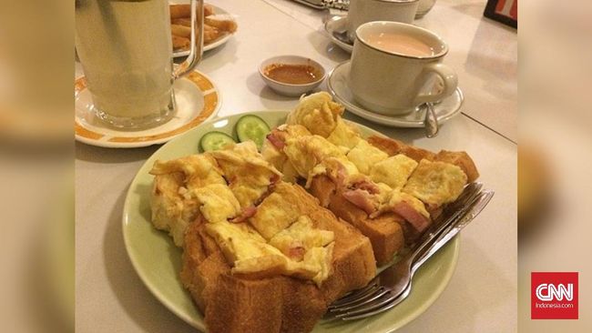 Di balik gaung kuliner kekinian Kota Bandung, ada sederet kuliner legendaris dengan cerita dan cita rasa yang tak lekang dimakan waktu.