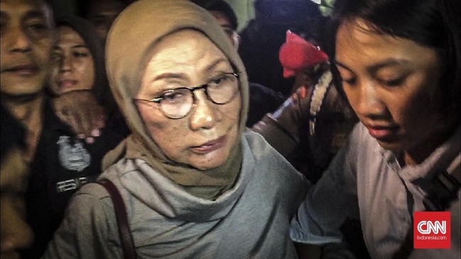 Ratna Sarumpaet rencananya akan diserahkan ke kejaksaan bersama dengan barang bukti kasus hoaks. Berkas perkara Ratna dinyatakan telah lengkap.