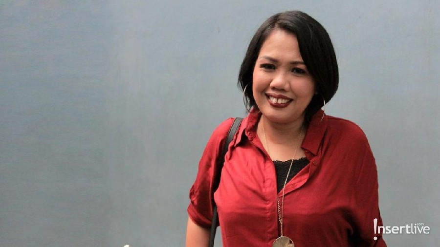 Elly Sugigi dikabarkan telah menitipkan seorang anak kepada tukang sayur. Mendengar hal itu, Ulfi Damayanti pun membenci Elly.