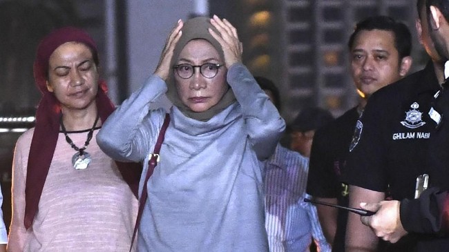 Ratna Sarumpaet menjalani sidang perdana kasus hoaks penganiayaan pada hari ini. Ratna pernah mengaku dipengaruhi oleh setan ketika mengarang hoaks penganiayaan
