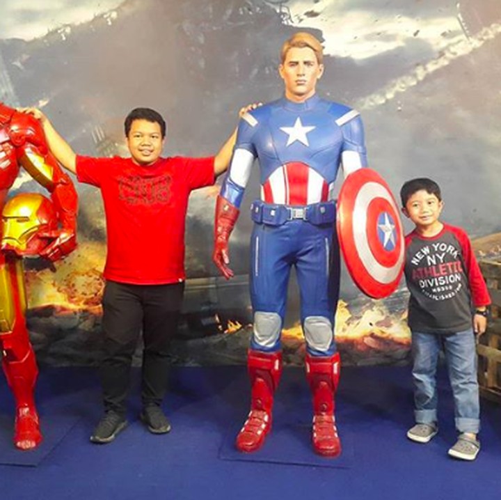 <p>Stupo termasuk ayah humoris lho. Dia bilang inilah idola anak jaman now. "Sama Gatotkaca tidak kenal. Apalagi AA Gatot jangan sampai kenal deh." Hi-hi-hi. /Foto: Instagram Sutopo Purwo Nugroho</p>