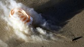 FOTO: Awak The Soyuz MS-08 Kembali ke Bumi The Soyuz MS-08 kembali ke bumi membawa awak Drew Feustel, Ricky Arnold, dan Oleg Artemyev. Mereka telah menyelesaikan misi 197 hari di luar angkasa.