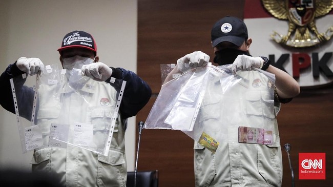 Penangkapan pegawai pajak yang dilakukan KPK, Rabu (3/10) menunjukkan pengawasan yang dilakukan internal Kementerian Keuangan dan Ditjen Pajak masih lemah.