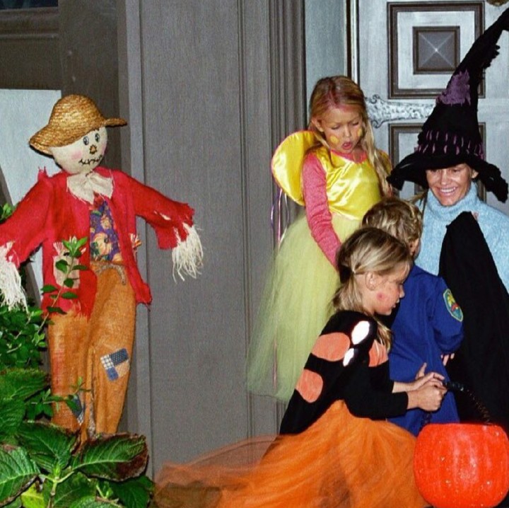 <p>Lihat bagaimana serunya keluarga Hadid pakai kostum halloween. He-he-he. (Foto: Instagram/yolanda.hadid)</p>