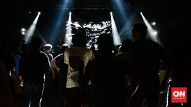 Kesenangan Moshing di Bawah Gelap Gemerlap Ibu Kota