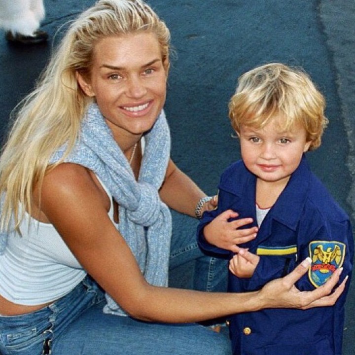 <p>Manisnya senyum Yolanda dan Anwar Hadid. (Foto: Instagram/yolanda.hadid)  </p>