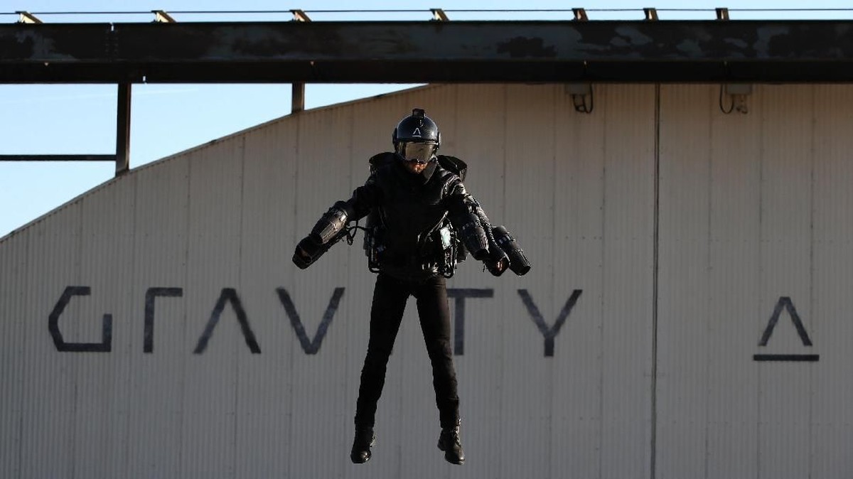 FOTO: Jet Suit, Jas Terbang dengan Lima Mesin Jet Miniatur