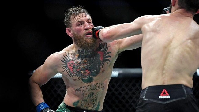 Seorang fan UFC asal Republik Irlandia, David Martin, menyusup ke oktagon karena khawatir Conor McGregor tewas karena dipukul rekan setim Khabib Nurmagomedov.