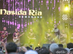 Aksi Memukau Grup Kasidah Nasida Ria di Panggung Jerman